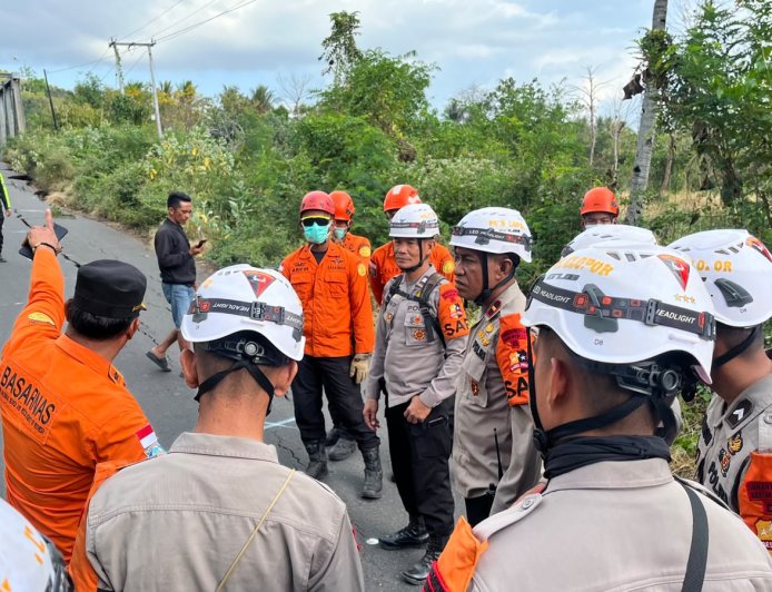 Hari Ke-4 Pascagempa, Polri Terus Bergerak: Brimob dan Bantuan Logistik Konsisten Dikirim ke NTT