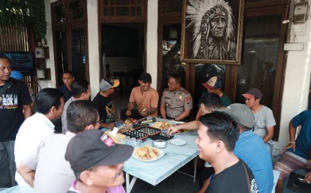 Kapolres Jember Serap Aspirasi Pedagang, Gelar Cangkrukan di Pasar Johar